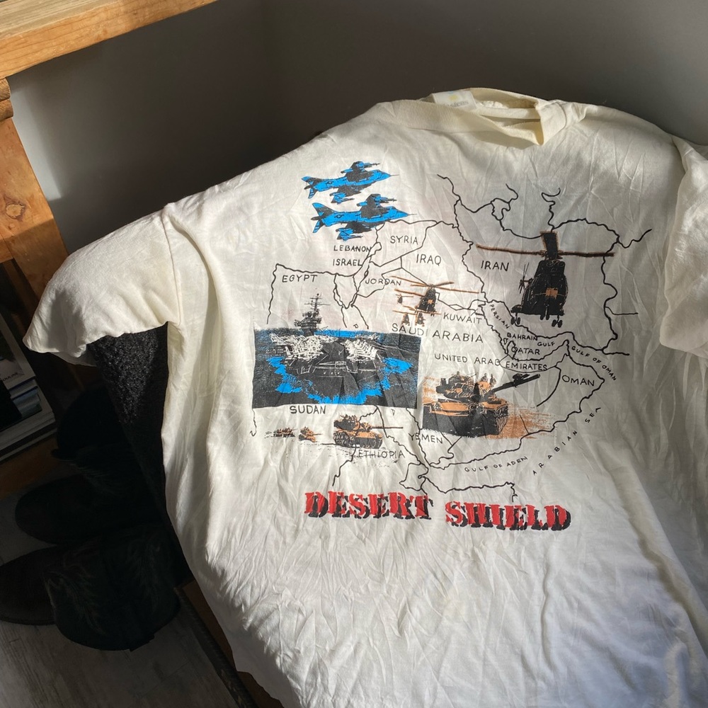 Vintage single stitched “Desert Shield” tee. White. Size: Large. cropped fit.